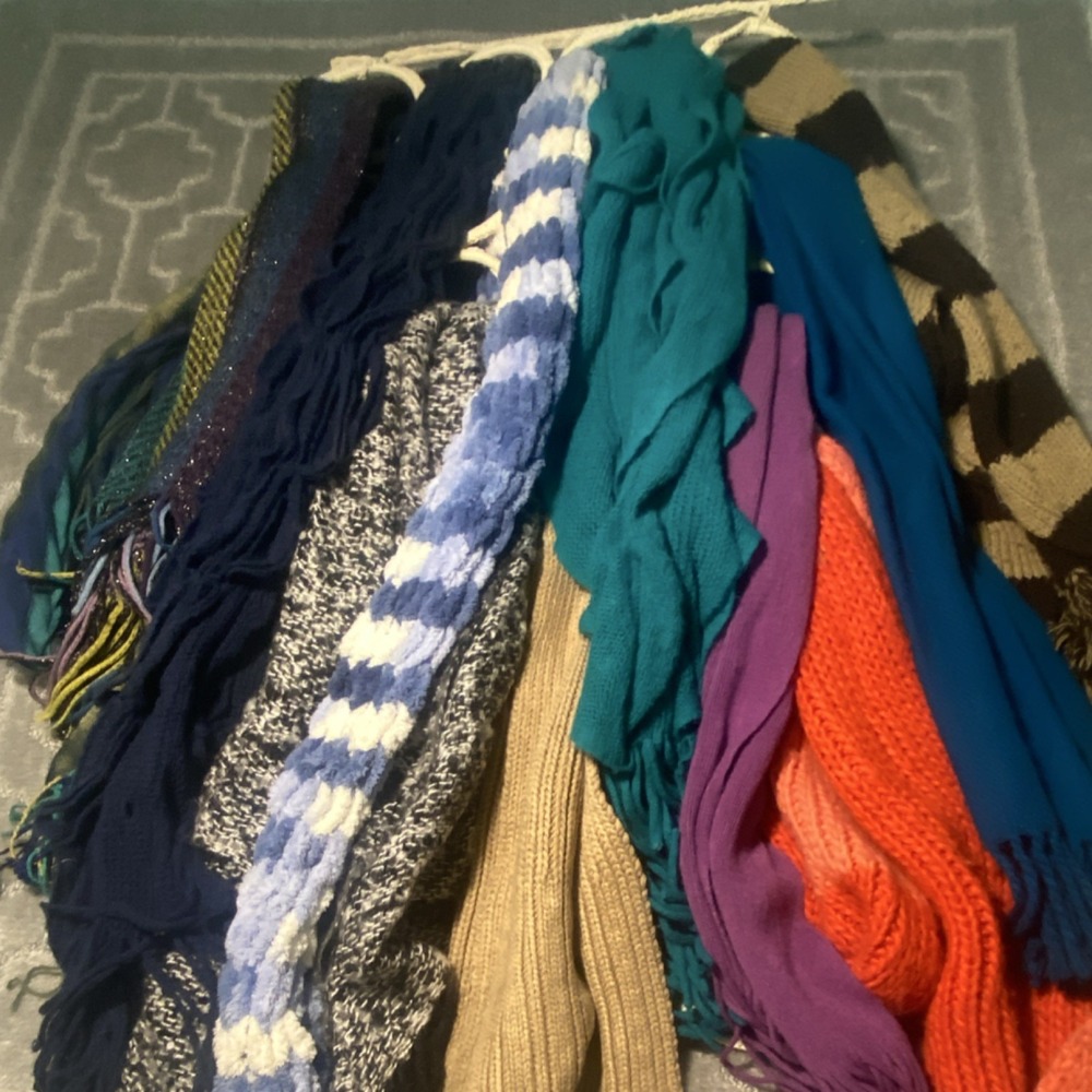 Scarf holder/tie holder hanging includes scarf lot‎ of 11